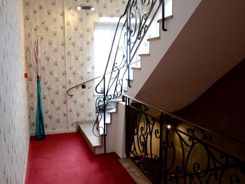 Logis Hotel Du Centre - Halte Ideale En Cyclotourisme Avec Garage A Velos Clos 몰세임 외부 사진