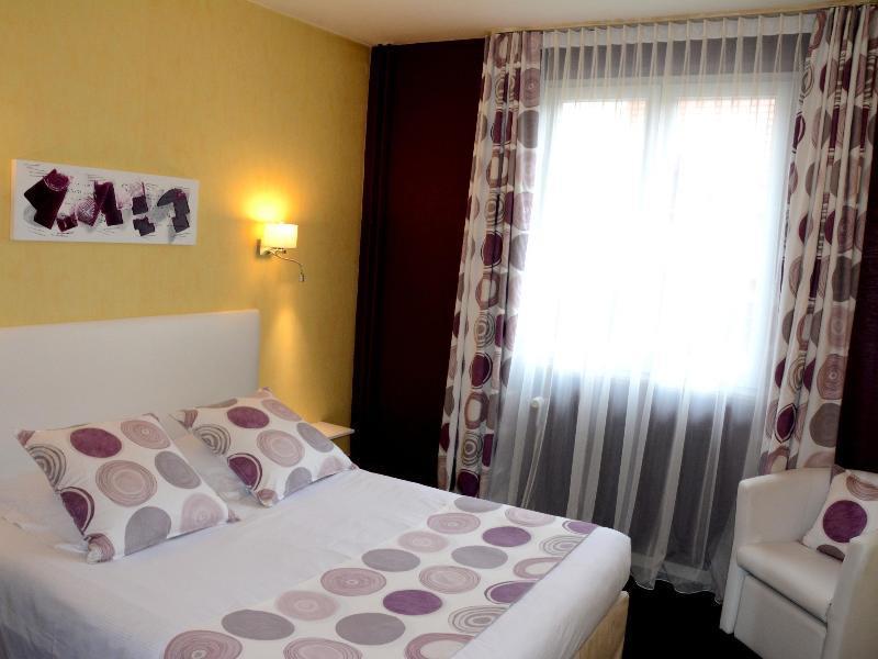 Logis Hotel Du Centre - Halte Ideale En Cyclotourisme Avec Garage A Velos Clos 몰세임 외부 사진