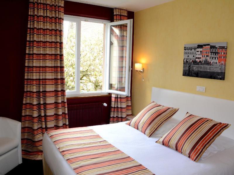 Logis Hotel Du Centre - Halte Ideale En Cyclotourisme Avec Garage A Velos Clos 몰세임 외부 사진
