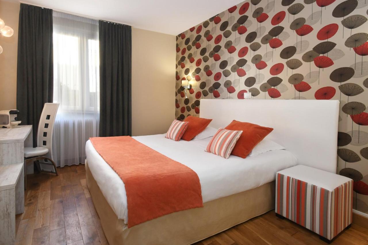 Logis Hotel Du Centre - Halte Ideale En Cyclotourisme Avec Garage A Velos Clos 몰세임 외부 사진