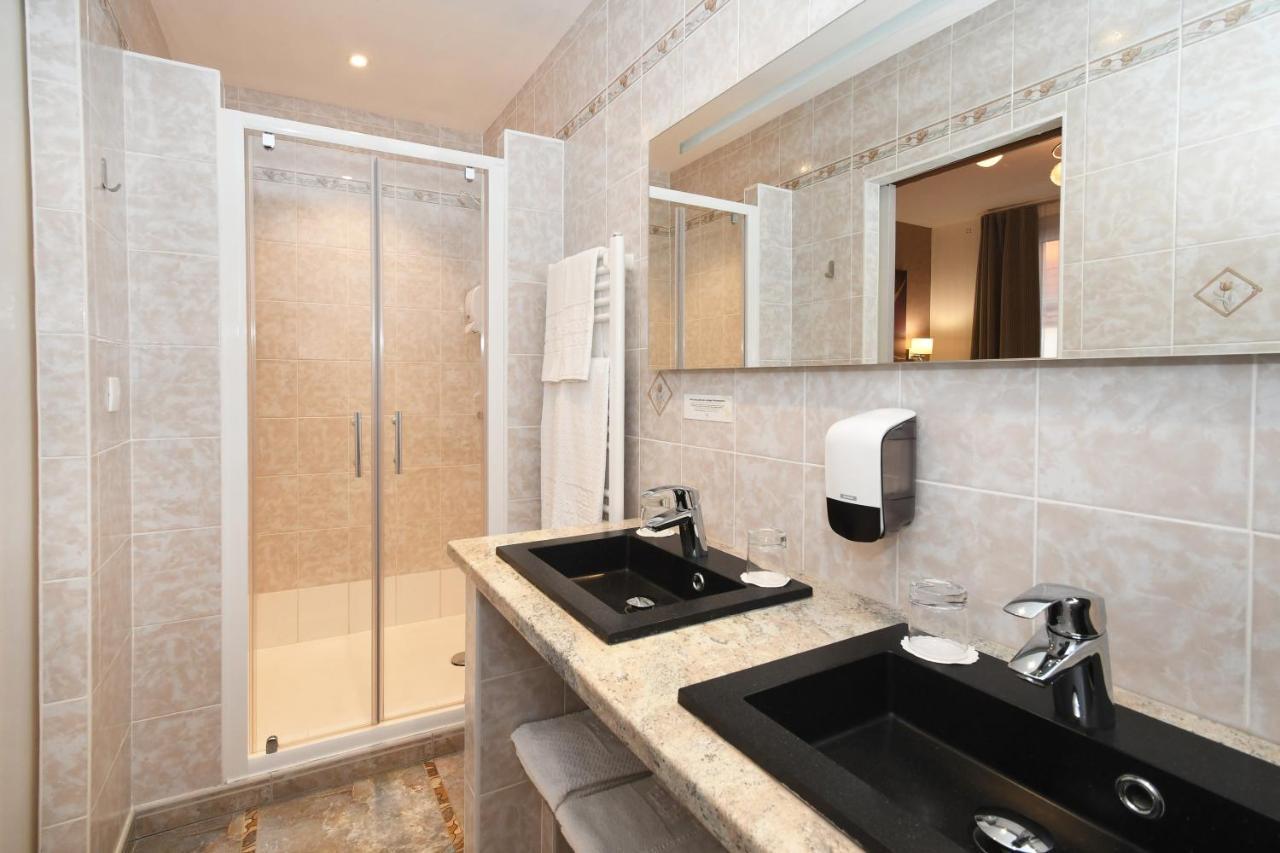 Logis Hotel Du Centre - Halte Ideale En Cyclotourisme Avec Garage A Velos Clos 몰세임 외부 사진