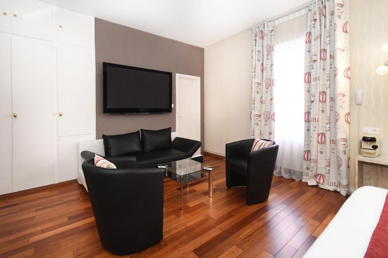 Logis Hotel Du Centre - Halte Ideale En Cyclotourisme Avec Garage A Velos Clos 몰세임 외부 사진