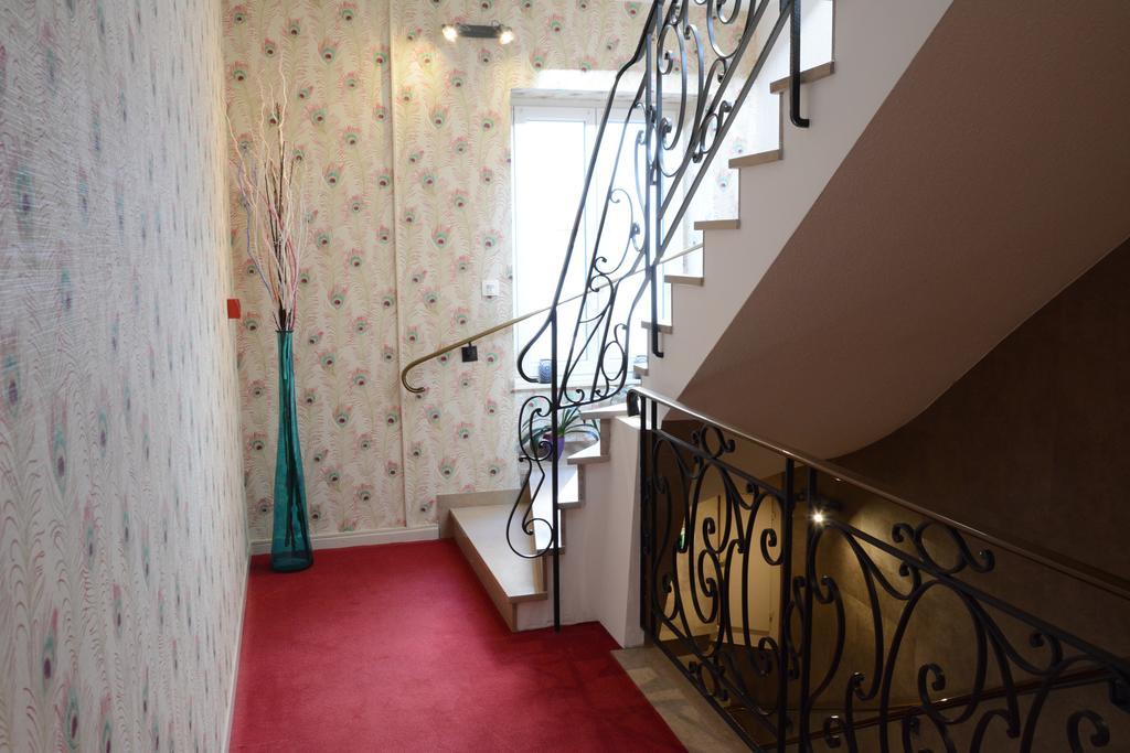 Logis Hotel Du Centre - Halte Ideale En Cyclotourisme Avec Garage A Velos Clos 몰세임 외부 사진