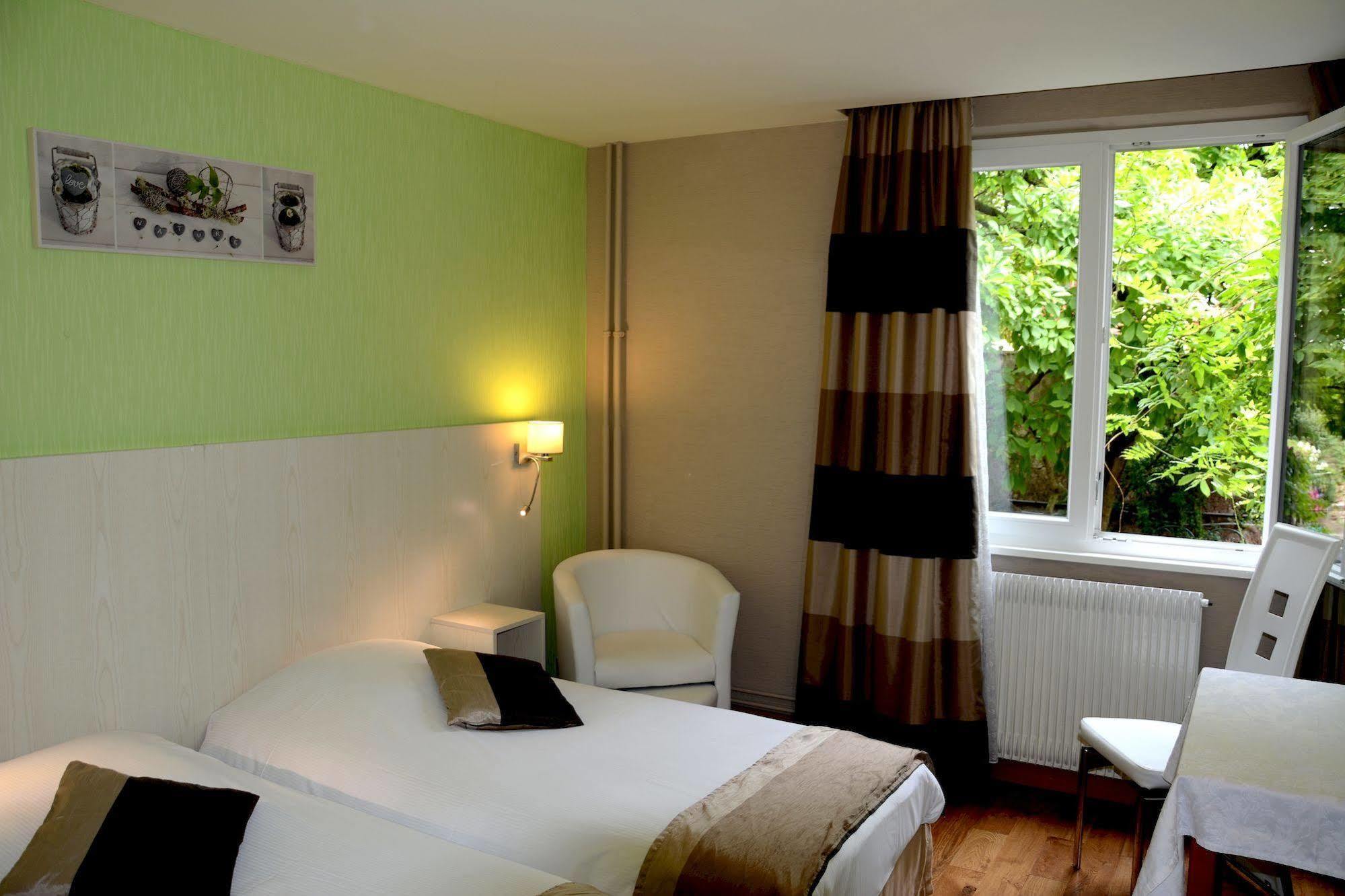 Logis Hotel Du Centre - Halte Ideale En Cyclotourisme Avec Garage A Velos Clos 몰세임 외부 사진