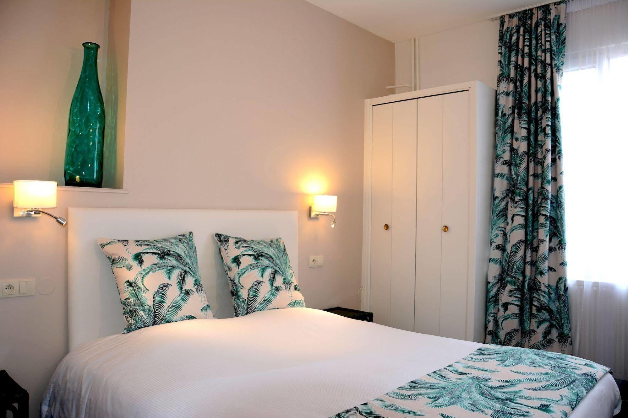 Logis Hotel Du Centre - Halte Ideale En Cyclotourisme Avec Garage A Velos Clos 몰세임 외부 사진