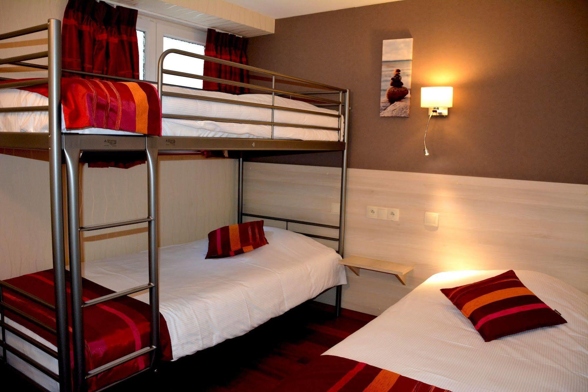 Logis Hotel Du Centre - Halte Ideale En Cyclotourisme Avec Garage A Velos Clos 몰세임 외부 사진