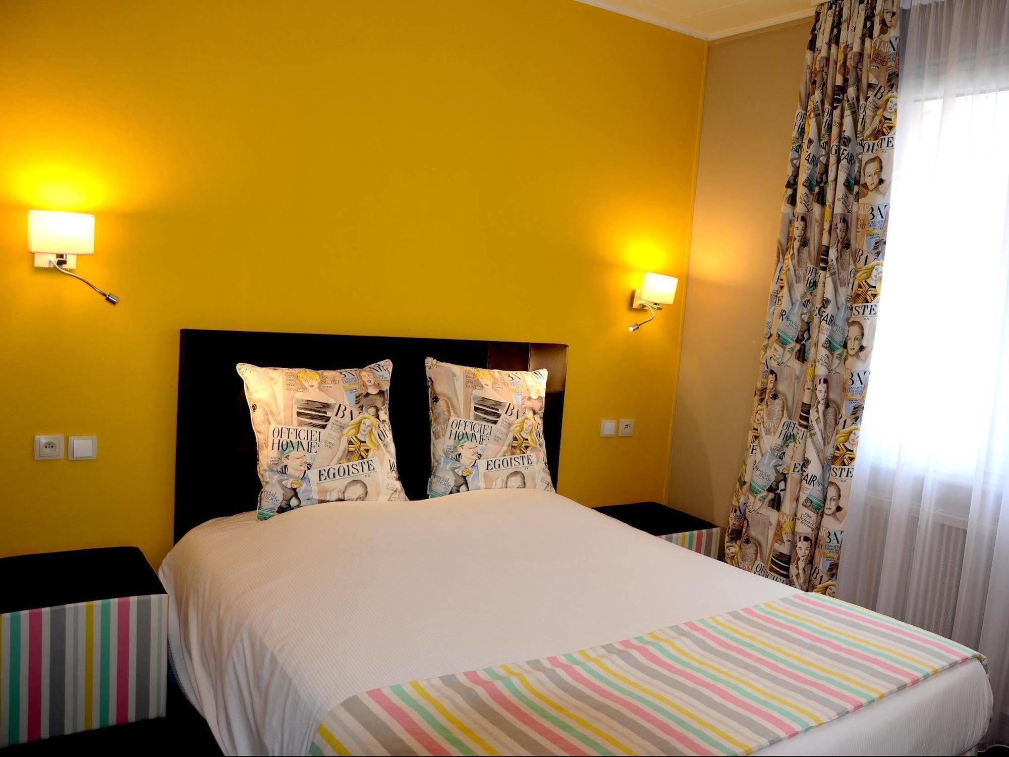 Logis Hotel Du Centre - Halte Ideale En Cyclotourisme Avec Garage A Velos Clos 몰세임 외부 사진