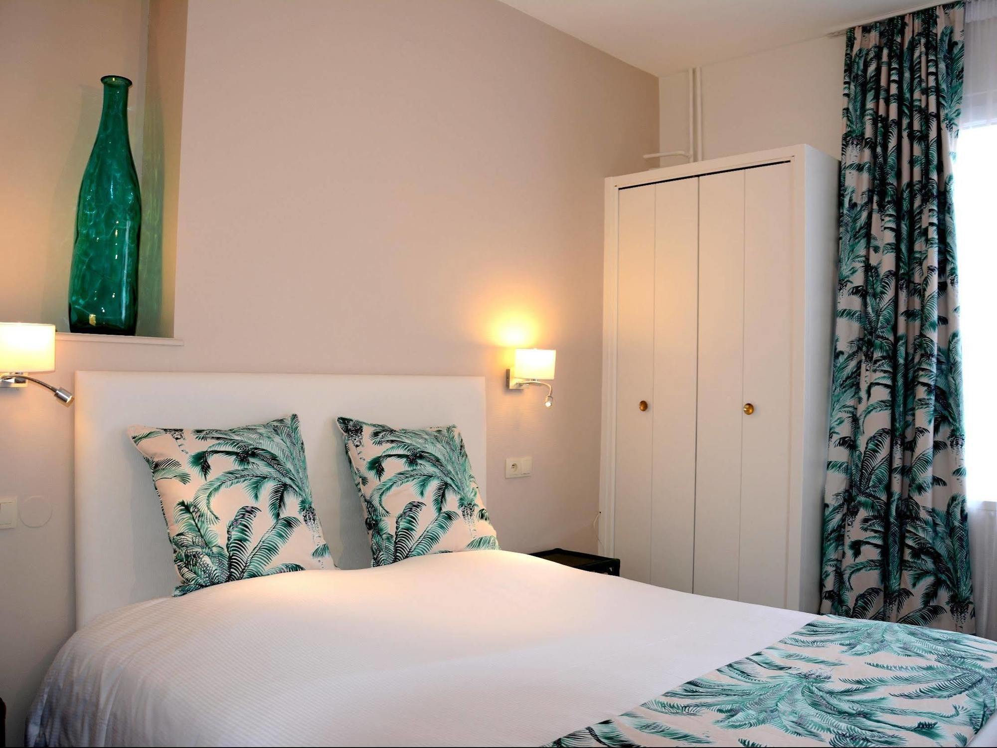 Logis Hotel Du Centre - Halte Ideale En Cyclotourisme Avec Garage A Velos Clos 몰세임 외부 사진
